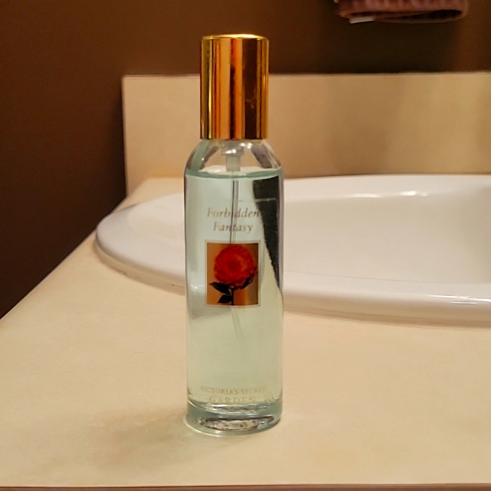 Victoria's Secret Garden Forbidden Fantasy 1 oz. Eau de Toilette Spray